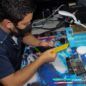 Imagen de portada para Curso online reparacion de celulares