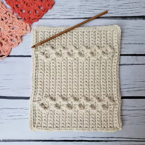 Imagen de portada para Curso online Tejido a crochet: Técnica Puntos en relieve - Diseño 2, Columnas en relieve