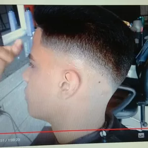 Imagem de capa para o Curso online TECNICAS DE DEGRADE DISFARCE COM MAQUININHA