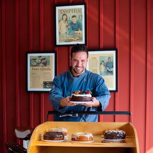 Imagem de capa para o Curso online Fature alto com bolos caseiros