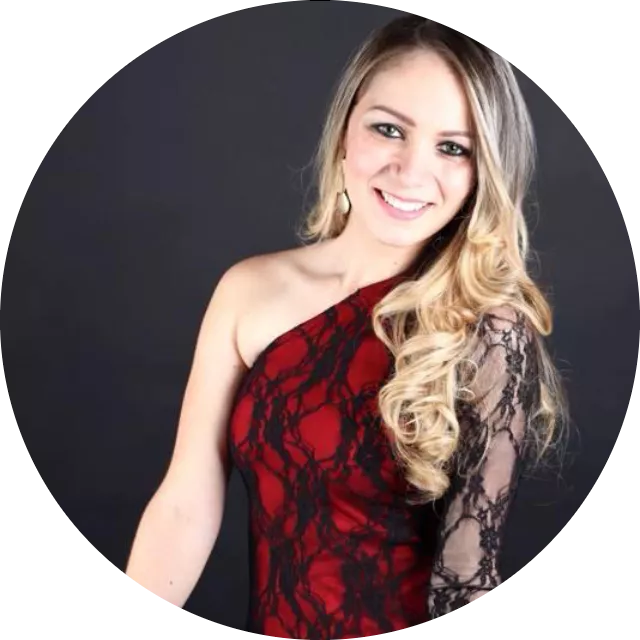 >Paula Santos<       Autora