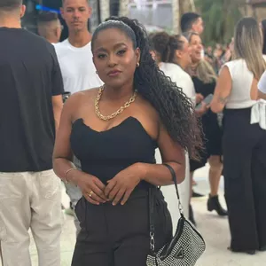 Imagem de capa para o Curso online Transforma, Mulher! é uma mentoria prática para mulheres que querem desbloquear a mente, curar a autoimagem e cocriar uma vida poderosa.