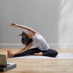 Imagem de capa para o Curso online Yoga Online