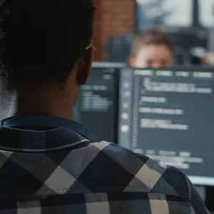 Imagem de capa para o Curso online Administração de Redes Linux