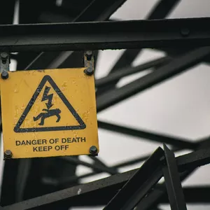 Imagem do curso Curso NR-10 Essencial: Segurança Elétrica para Iniciantes