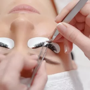 Imagem de capa para o Curso online Curso Extensão de Cílios 4 Técnicas + Certificados