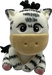 Aprenda a modelar essa zebra baby e feminina, com seu olhar meigo, cabelinho, e listrada e pastas rosas no Curso Meu Primeiro Zoológico - Modele 25 Animais em Pasta Americana