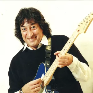 Imagem de capa para o Curso online GUITARRAS & HARMONIAS 