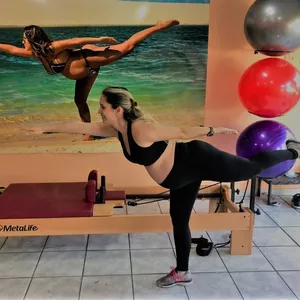 Imagem de capa para o Ebook Formação em Pilates Gestante - eBook