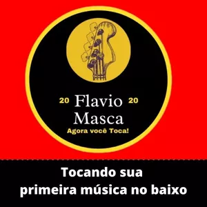 Tocando sua primeira música no baixo! 