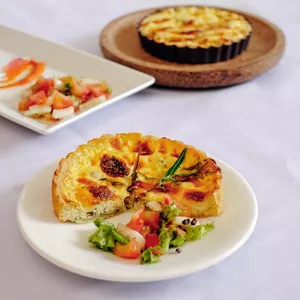 Imagem de capa para o Ebook Equilíbrio no Prato: 20 Receitas Deliciosas de até 300 Calorias.