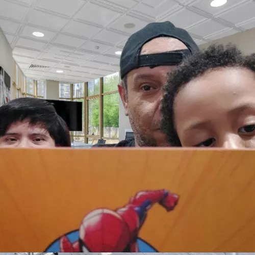 Fábio Wlademir - uma alma multifacetada que tece palavras e soluciona problemas tecnológicos com a mesma paixão. Como Analista de Suporte em TI, ele navega pelo mundo digital com expertise, enquanto sua veia poética transborda em versos que capturam a essência da vida. Seu coração de pai pulsa forte na criação do pequeno Fernando, compartilhando descobertas e aventuras diárias. Ao lado de sua irmã Fabrícia Elissa, carinhosamente chamada de Pi, portadora da síndrome de Down, ele vivencia diariamente o verdadeiro significado de amor incondicional e celebra a beleza da neurodiversidade. Com os pés no chão da tecnologia e a mente nas nuvens da poesia, Fábio é um defensor incansável de um mundo mais justo e inclusivo. Sua jornada pessoal e profissional é um testemunho vivo de como diferentes paixões e responsabilidades podem se entrelaçar em uma história única e inspiradora. Em cada linha de código que escreve e em cada verso que compõe, Fábio demonstra que é possível combinar sensibilidade artística com precisão técnica, sempre guiado pelo amor à família e pelo desejo de construir pontes para um futuro mais acolhedor para todos.