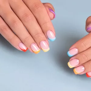 Imagem de capa para o Ebook Aprenda a ganhar dinheiro com unhas no Verão 2025
