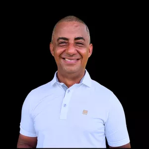 Imagem do curso SUA VOZ, SEU PALCO. FERRAMENTAS DA COMUNICAÇÃO.