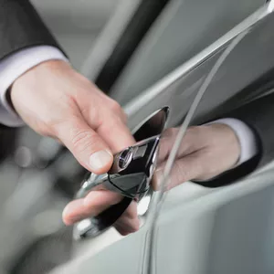 Imagem de capa para o Curso online Manutenção e Reparo de Portas Automotivas