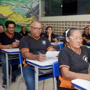 Imagem de capa para o Curso online Fundamentos Curriculares da Educação de Jovens e Adultos