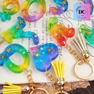 Imagem de capa para o Ebook Curso Como Criar Chaveiros em Resina Epóxi