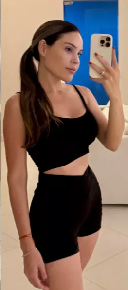 María E.
