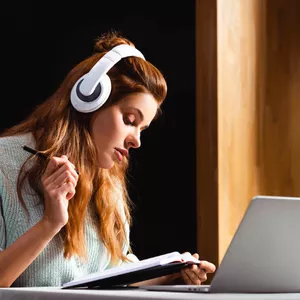 Imagem de capa para o Curso online Inglês Com Texto &amp; Áudio De Histórias (Grandes Autores)