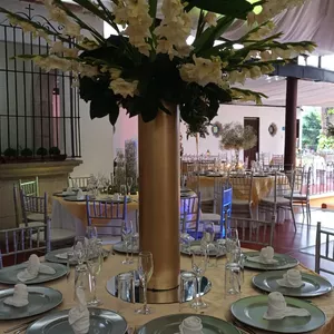 Imagen de portada para Ebook Transforma tu Celebración con Arreglos Florales Creativos