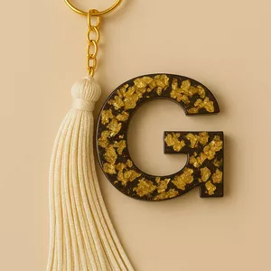 Imagem de capa para o Ebook Arte em Resina: Aprenda a Fazer Chaveiros Únicos e Lucrativos