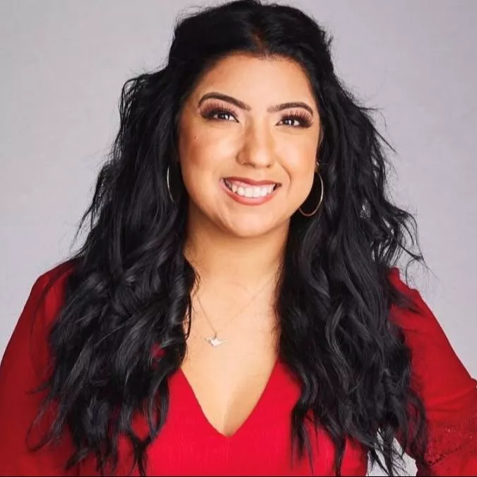 🔹Elena Rojas, Contadora Independiente.