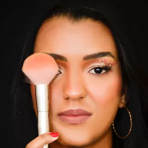 Imagem de capa para o Curso online  Automaquiagem: O Poder da Transformação