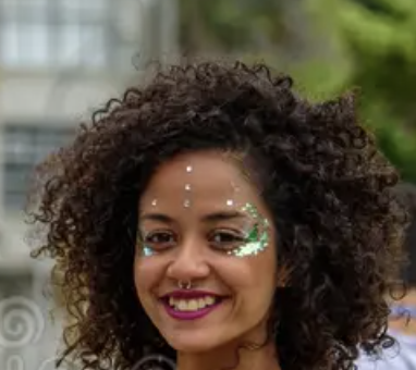  Renata M., 38 anos