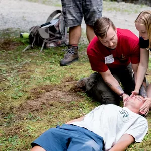 Imagen de portada para Ebook Curso de Primeros Auxilios Escolares: Preparación para Emergencias