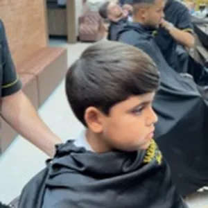 Imagem de capa para o Curso online Tudo sobre corte infantil e social na tesoura 