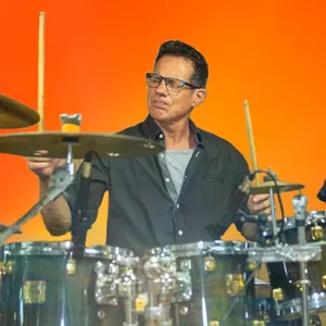 Imagem de capa para o Curso online Curso de Bateria com Duda Mendes