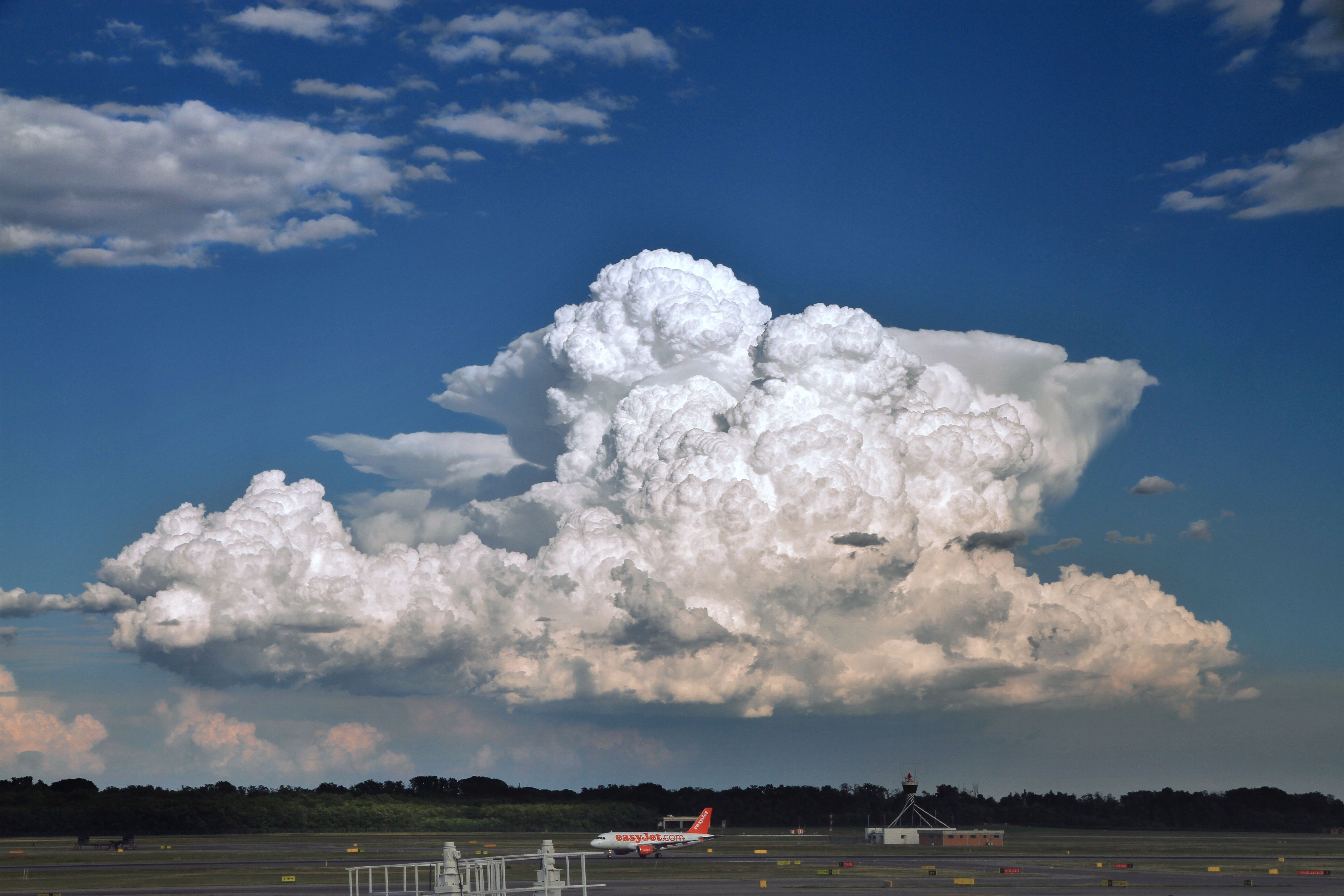 Imagem do curso Meteorologia para Piloto Privado e Piloto Comercial. 