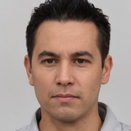 Dr Carlos Eduardo
