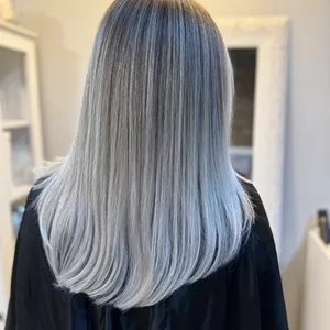Imagem de capa para o Curso online Curso Avançado de Mechas Loiras: Técnica Blonde Luxury