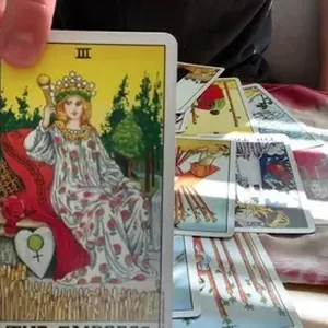 Imagen de portada para Curso online Tirar Tarot Gratis: Descubre tu futuro en una consulta mística 🌟