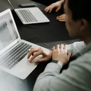 Imagem de capa para o Ebook Estratégias Eficazes para Vender pela Internet