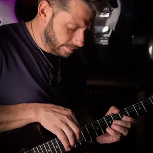 Cover image for Online course Mastering Two Hands - Mauricio Alabama