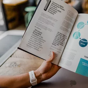 Imagem de capa para o Ebook Impulsione sua Carreira: Técnicas Avançadas para Recolocação e Transição