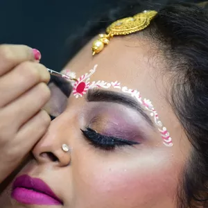 Imagen de portada para Ebook Maquillaje para mujeres: Tendencias y consejos de expertos