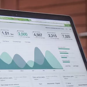 Imagem de capa para o Curso online Dashboards em Shiny