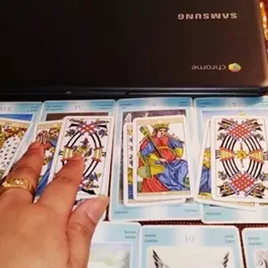 Imagen de portada para Curso online 🔮 Tarot Gratis Amor Alicia Reyes Galván - Descubre tu Destino Amoroso 💑