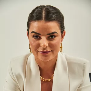 Imagem de capa para o Serviço online Uliana Reis - MENTORIA "O SEGREDO RURAL" De Herdeira a Sucessora.