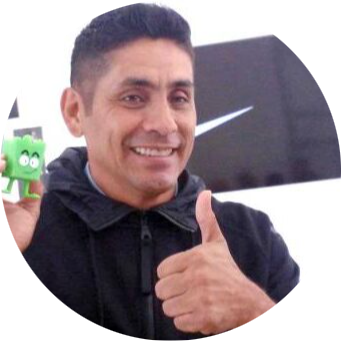 Pedro, colocador de cerámica