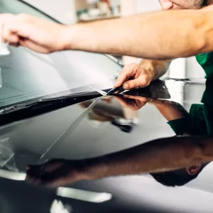 Imagem de Curso de Instalação de Película Automotiva e Arquitetônica criado por Escola Piping na hotmart