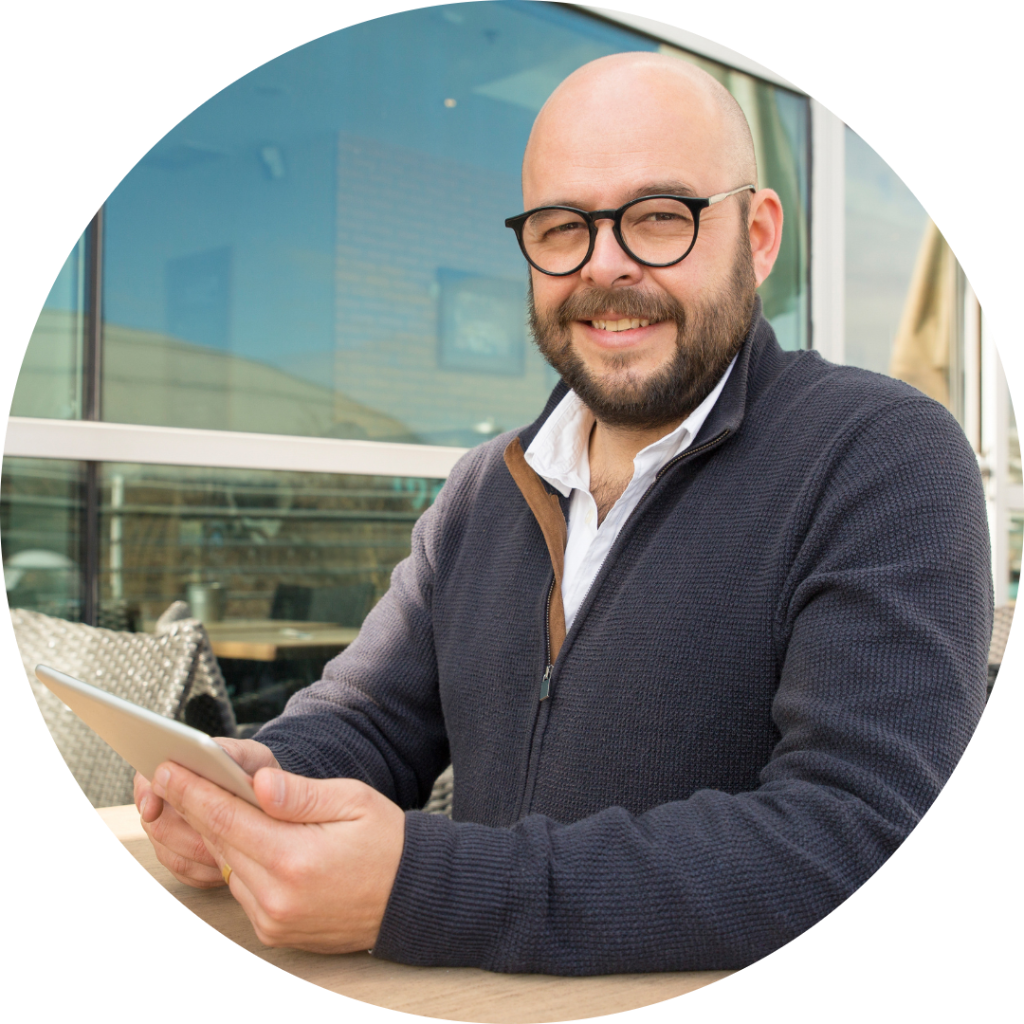 Carlos M. — Director Comercial