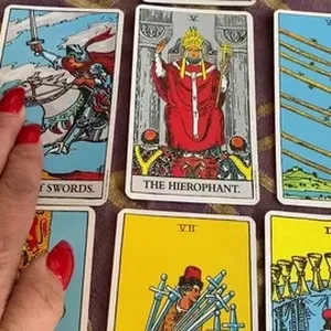 Imagem de capa para o Curso online Découvrez le Jeu de Tarot 🌟