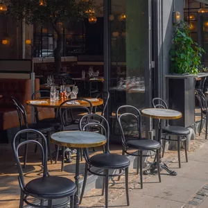 Imagem de capa para o Ebook Manual Prático para Elevar o Padrão de Atendimento no seu Negócio