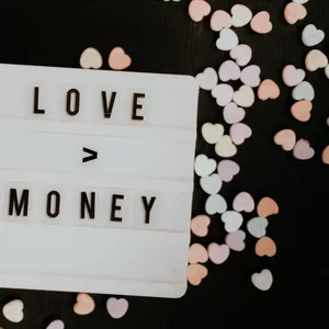 Imagem de capa para o Ebook Estratégias para Prosperidade Financeira e Bem-Estar