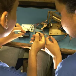 Imagem de capa para o Curso online Curso de Robótica com Arduino: Aprenda a Programar e Simular Projetos no Tinkercad!