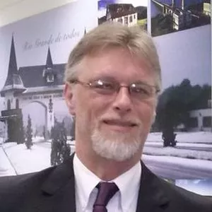 Imagem de capa para o Ebook DESCONSTRUINDO MARX - SUA IMAGEM E TEORIA